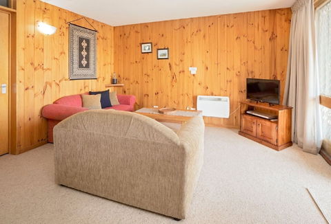 Seeblick 2 On Lake Jindabyne - Port Augusta Accommodation 1