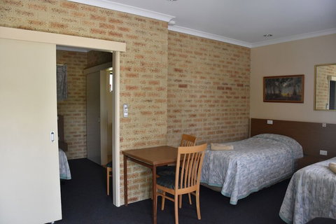 Valley Views Motel & Chalets - Port Augusta Accommodation 2