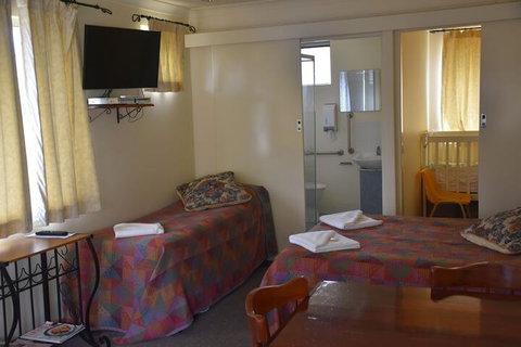Valley Views Motel & Chalets - Port Augusta Accommodation 1