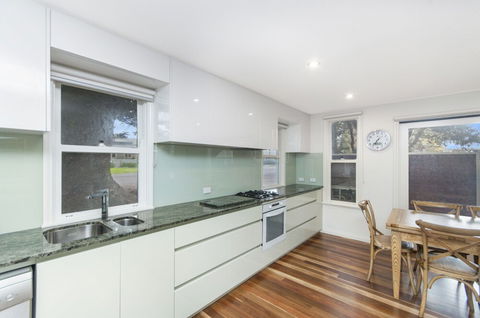 JOHANSSONS PERCH COTTAGE - Port Augusta Accommodation 4