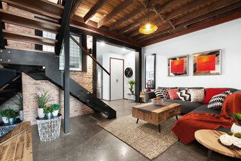 UNIQUE - New York Loft Style Townhouse - Port Augusta Accommodation 4