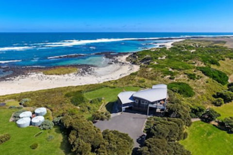 HEARNS BEACH HOUSE - Port Augusta Accommodation 0