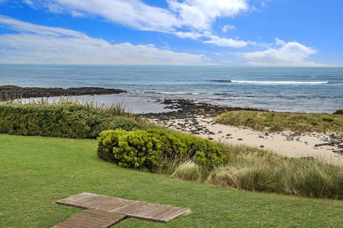 HEARNS BEACH HOUSE - Port Augusta Accommodation 2