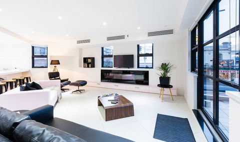 MADDISON, 3BDR Port Melbourne Apartment - Port Augusta Accommodation 1