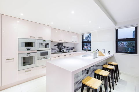 MADDISON, 3BDR Port Melbourne Apartment - Port Augusta Accommodation 2