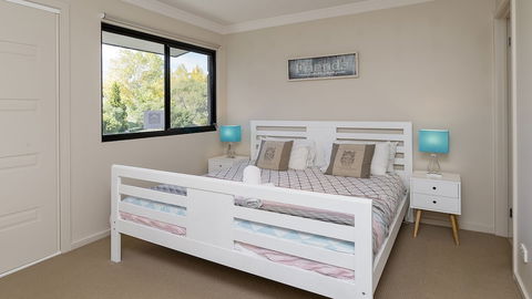Khione 1 - Modern & Spacious With Views Towards Lake Jindabyne & The Mountains Beyond - Port Augusta Accommodation 0