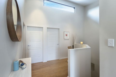 Khione 1 - Modern & Spacious With Views Towards Lake Jindabyne & The Mountains Beyond - Port Augusta Accommodation 5