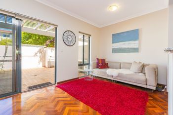 Luxurious Perth Townhouse - Port Augusta Accommodation 4