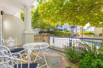 Luxurious Perth Townhouse - Port Augusta Accommodation 5