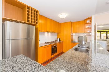 Luxurious Perth Townhouse - Port Augusta Accommodation 3