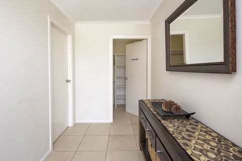 Eclipse 5- Spacious Townhouse - Port Augusta Accommodation 0