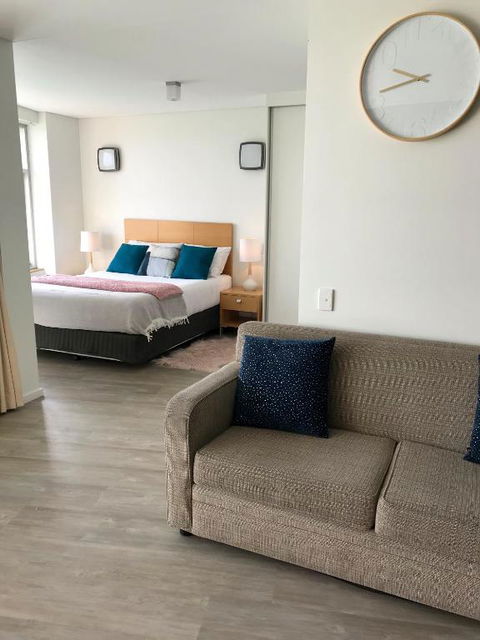 Ocean View Luxury Apartment & Suite - Port Augusta Accommodation 4