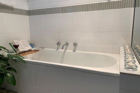 Short Stays Gippsland (Newborough) - Port Augusta Accommodation 5