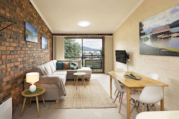Ellswood 9 In Central Jindabyne - Port Augusta Accommodation 0