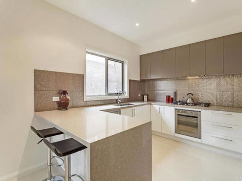 Signature Townhouse In Doncaster - Port Augusta Accommodation 2