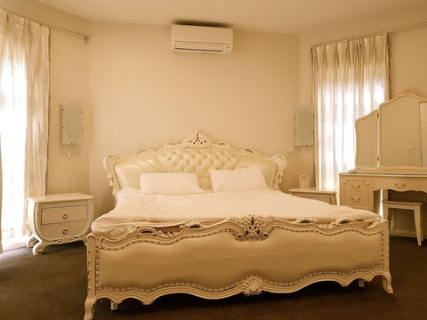 Signature Townhouse In Doncaster - Port Augusta Accommodation 0