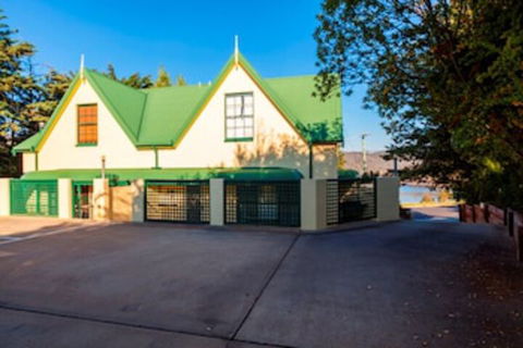 Bayview 3 - Next To Lake Jindabyne - Port Augusta Accommodation 0
