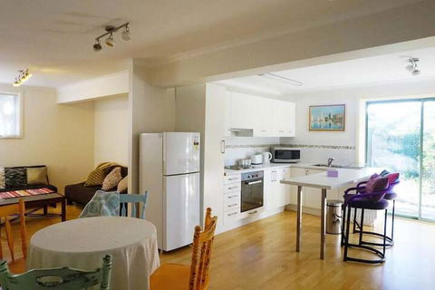 Moon House - Port Augusta Accommodation 7