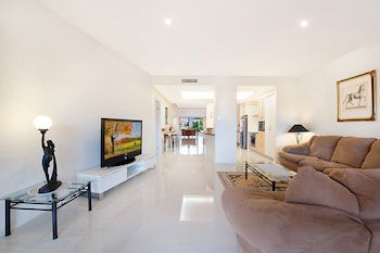 Midori Villa 1 - Port Augusta Accommodation 0
