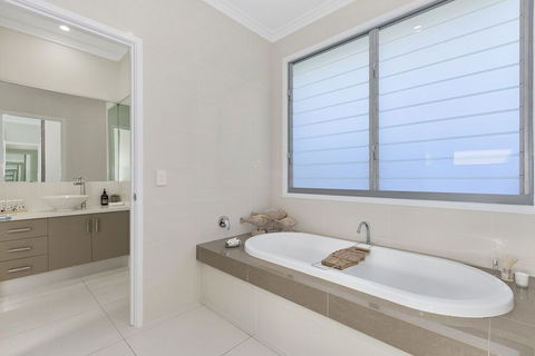 Cylinders Beach House At Salt Village - Port Augusta Accommodation 3
