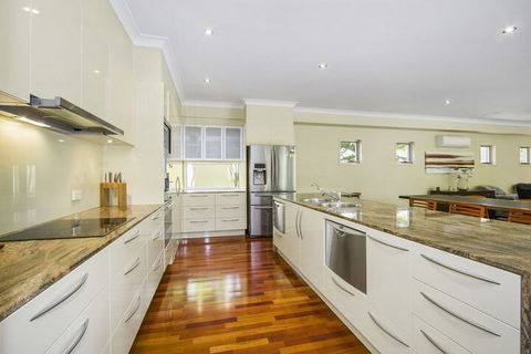 ANGOURIE HOUSE SALT VILLAGE - Port Augusta Accommodation 2