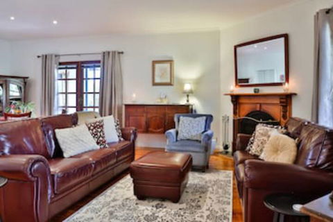 Parker Lodge Maldon - Port Augusta Accommodation 0