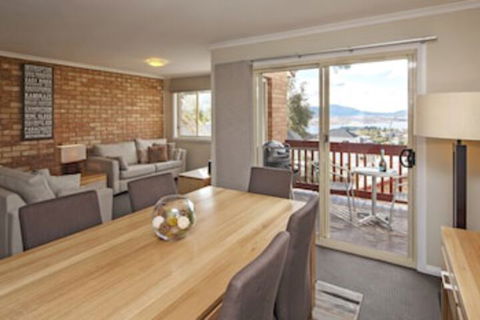 Beloka 9 - Overlooking Lake Jindabyne - Port Augusta Accommodation 0