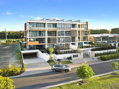 The Peninsula At Hope Island - Port Augusta Accommodation 2