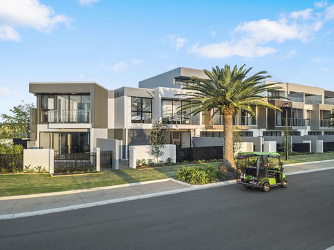 The Peninsula At Hope Island - Port Augusta Accommodation 1