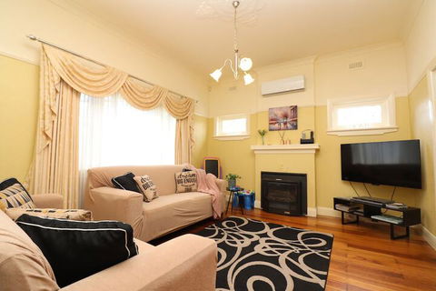Brunswick Renaissance - Rejuvenate Stays - Port Augusta Accommodation 5