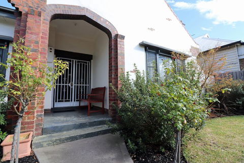 Brunswick Renaissance - Rejuvenate Stays - Port Augusta Accommodation 1