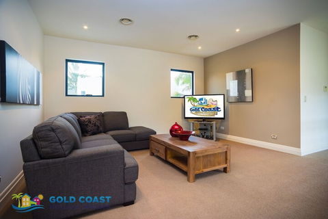 Indulgence On Bay Four - Port Augusta Accommodation 7