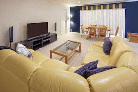 Cobbon Retreat - Port Augusta Accommodation 0