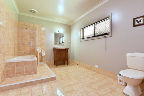 Ironstone Estate - Port Augusta Accommodation 4