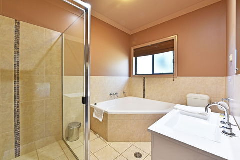 Ironstone Estate - Port Augusta Accommodation 2
