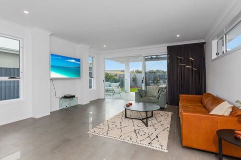 Elegant Beach House On Nautilus - Port Augusta Accommodation 4