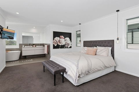 Elegant Beach House On Nautilus - Port Augusta Accommodation 5