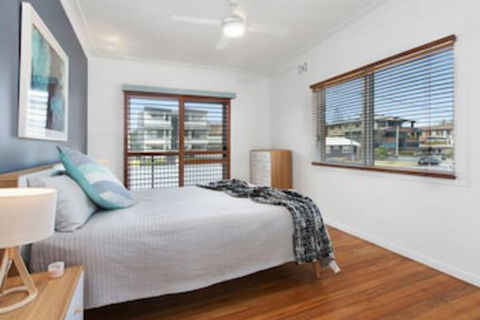 BEACH HOUSE On PEARL - Port Augusta Accommodation 0