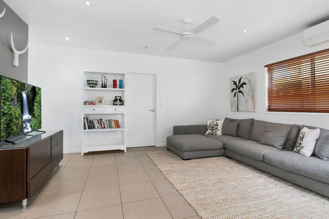 BEACH HOUSE On PEARL - Port Augusta Accommodation 2