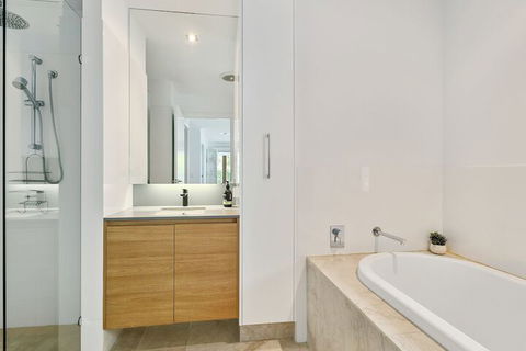 White Wash On She Oak - Port Augusta Accommodation 6
