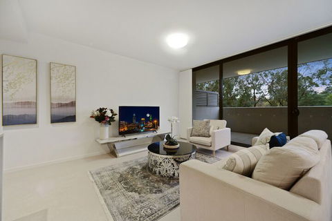 HomeHotel Spacious Luxury Apt Next To Shopping - Port Augusta Accommodation 1
