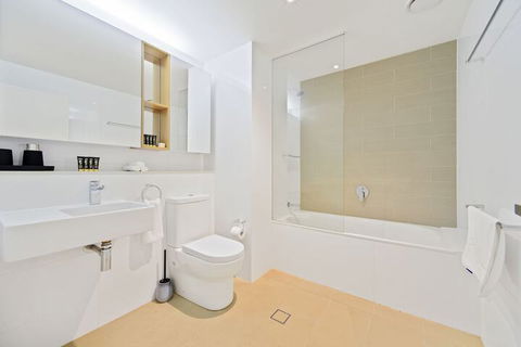 HomeHotel Spacious Luxury Apt Next To Shopping - Port Augusta Accommodation 2