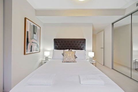 HomeHotel Spacious Luxury Apt Next To Shopping - Port Augusta Accommodation 6