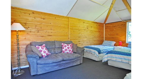 MY Fair Lady External Bathroom PET Friendly - Port Augusta Accommodation 3