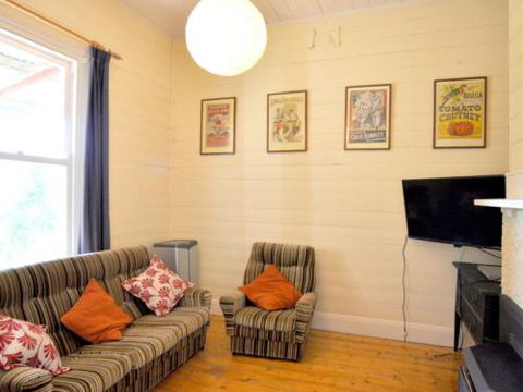 MY Fair Lady External Bathroom PET Friendly - Port Augusta Accommodation 2
