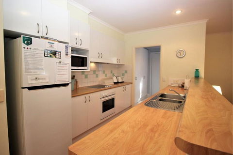 POINT BREAK WEEKLY ONLY - Port Augusta Accommodation 1