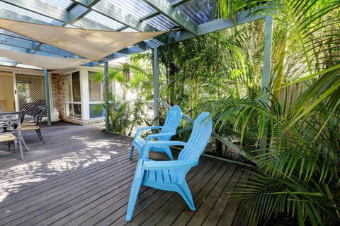 FRANGIPANI BEACH HOUSE PET FRIENDLY 22 Belbourie Cres Boomerang Beach - Port Augusta Accommodation 5