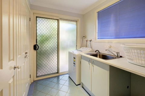FRANGIPANI BEACH HOUSE PET FRIENDLY 22 Belbourie Cres Boomerang Beach - Port Augusta Accommodation 2