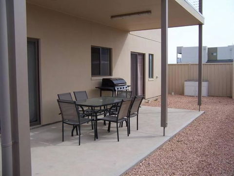Relax On Par - Port Augusta Accommodation 4