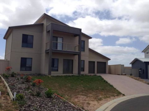 Relax On Par - Port Augusta Accommodation 3